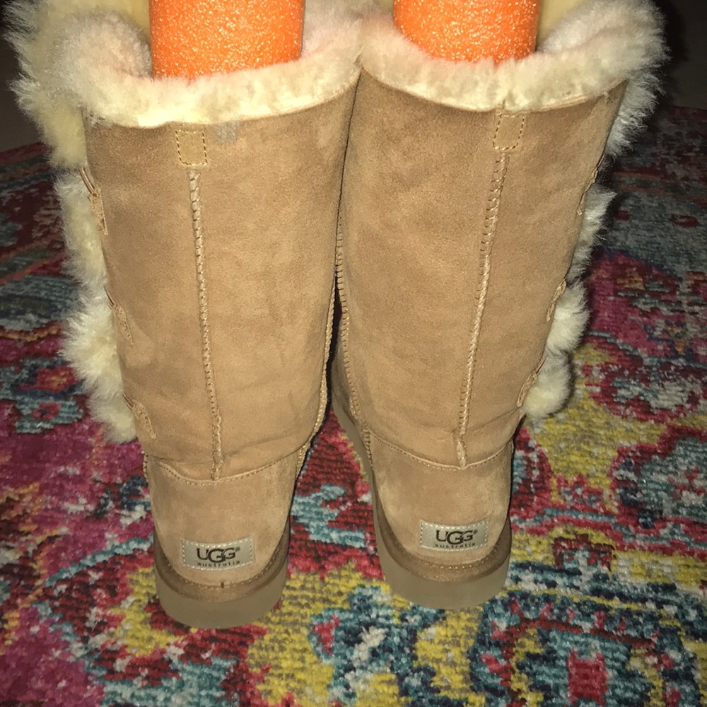 Bailey Button Uggs - image 3
